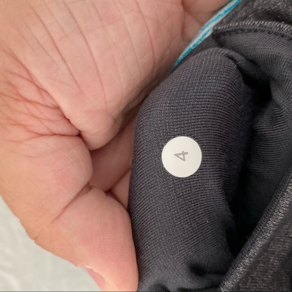 Lululemon Capris size 4 - Picture 4 of 5